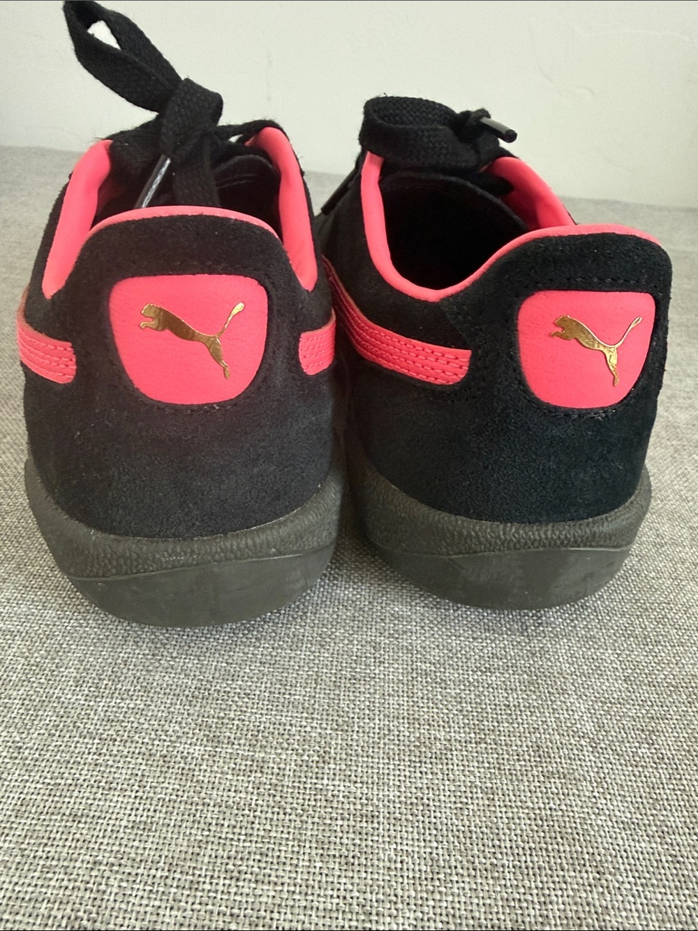 Puma Black Suede Sneakers with Pink Stripe NWOT - Picture 5 of 10